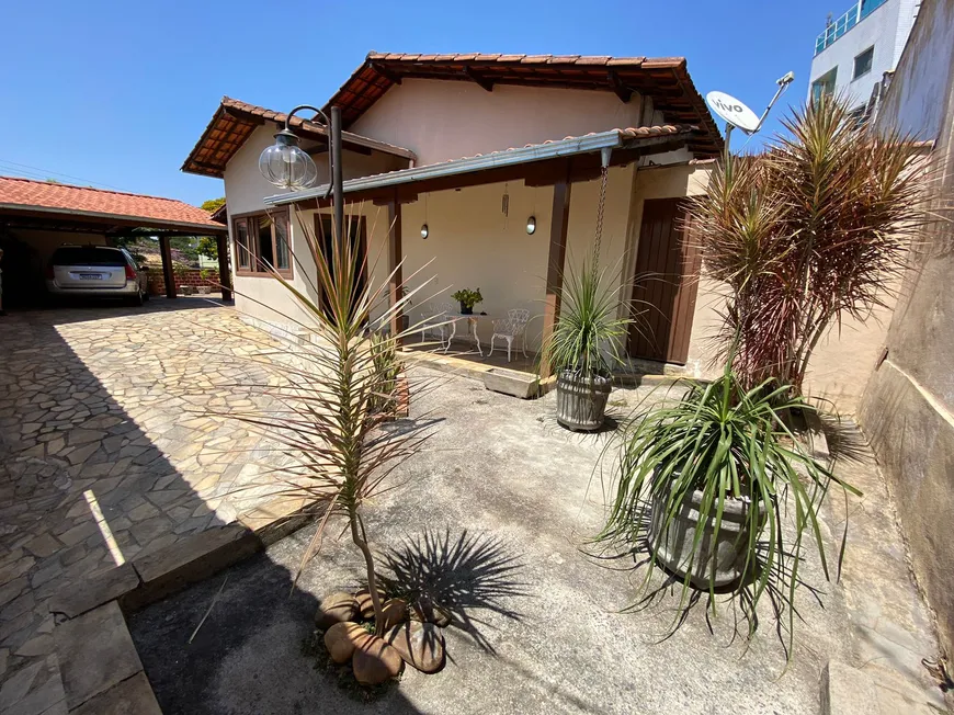 Foto 1 de Casa com 4 Quartos à venda, 210m² em Santa Amélia, Belo Horizonte