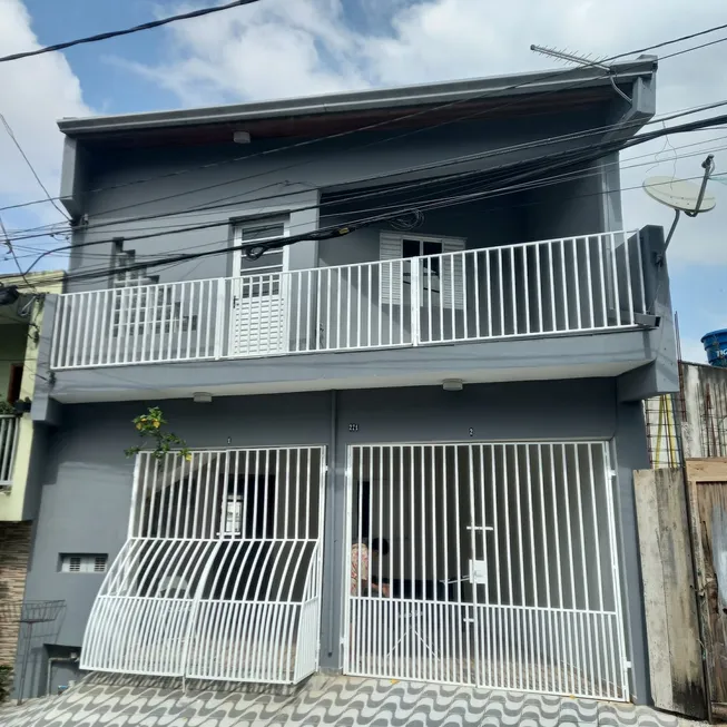 Foto 1 de Sobrado com 2 Quartos para alugar, 42m² em Parque Ipê, São Paulo