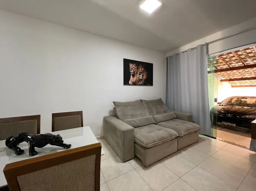 Foto 1 de Casa com 2 Quartos à venda, 70m² em Vale das Orquideas, Contagem