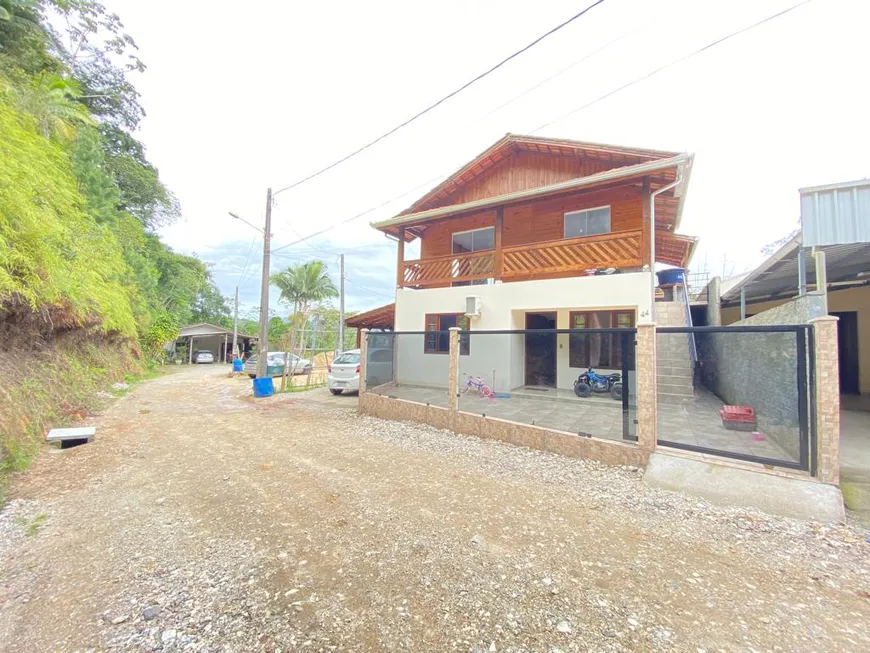 Foto 1 de Casa com 3 Quartos à venda, 140m² em Azambuja, Brusque