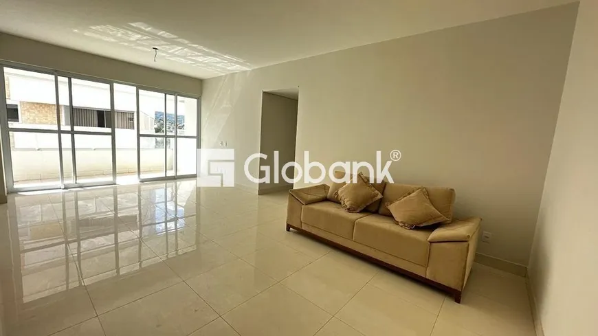 Foto 1 de Apartamento com 3 Quartos à venda, 150m² em Melo, Montes Claros