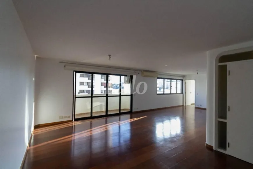 Foto 1 de Apartamento com 3 Quartos para alugar, 220m² em Santa Cecília, São Paulo