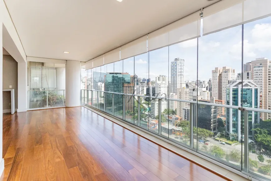 Foto 1 de Apartamento com 2 Quartos para venda ou aluguel, 123m² em Itaim Bibi, São Paulo