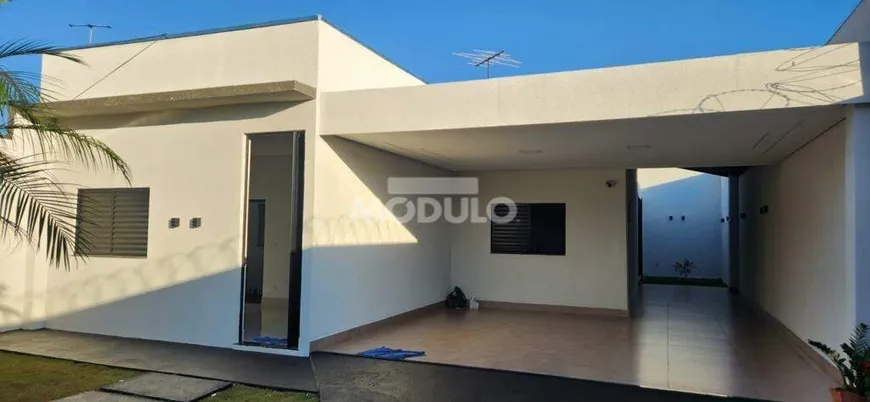 Foto 1 de Casa com 3 Quartos à venda, 200m² em Granada, Uberlândia