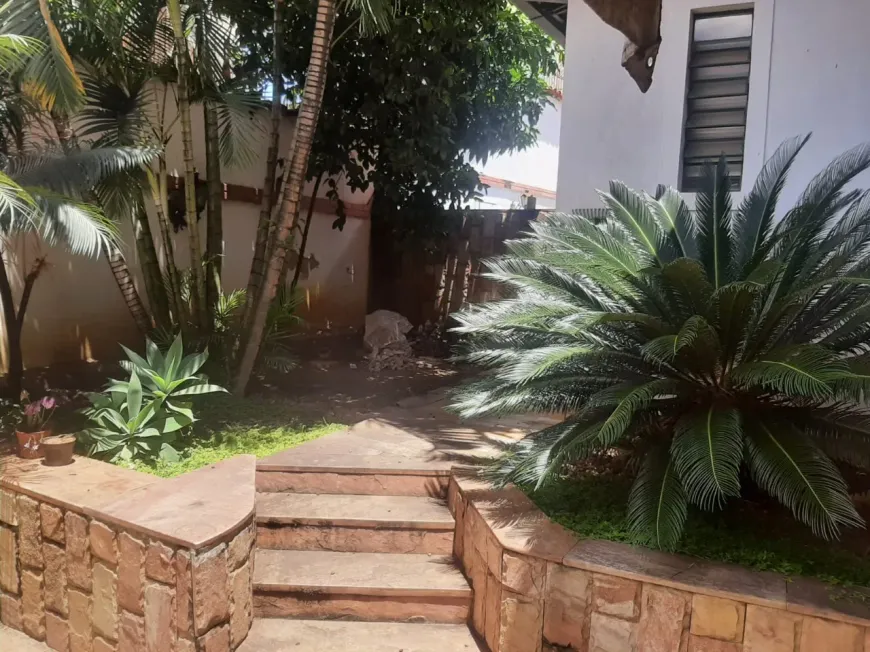 Foto 1 de Casa com 5 Quartos à venda, 284m² em Jardim América, Belo Horizonte