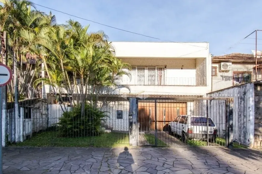 Foto 1 de Casa com 3 Quartos à venda, 252m² em Jardim Itú Sabará, Porto Alegre