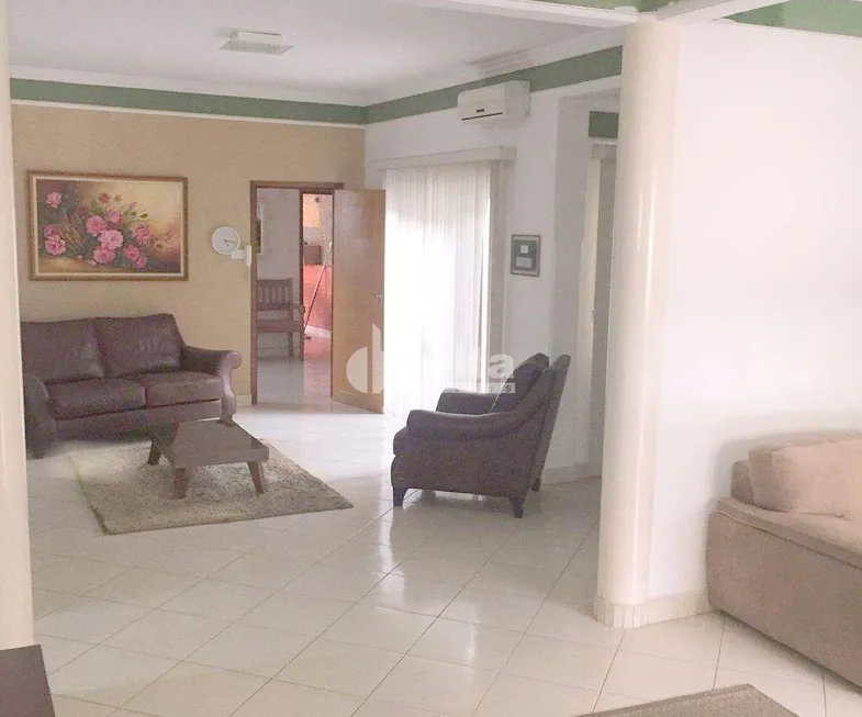 Foto 1 de Casa com 4 Quartos à venda, 300m² em Centro, Uberlândia