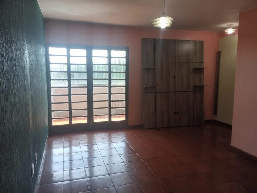 Foto 1 de Casa com 2 Quartos à venda, 100m² em Santa Maria, Brasília