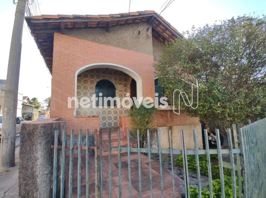 Foto 1 de Casa com 4 Quartos à venda, 140m² em Colégio Batista, Belo Horizonte