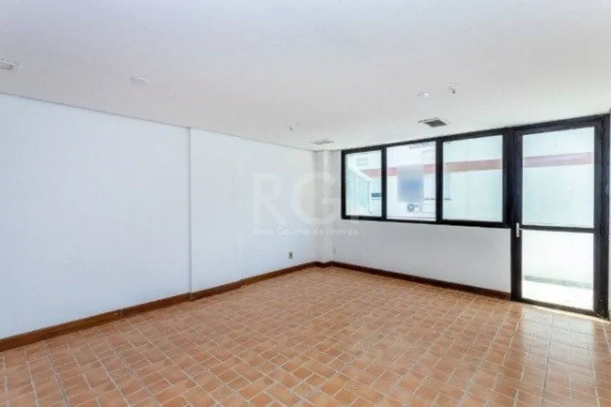 Foto 1 de Sala Comercial para alugar, 47m² em Três Figueiras, Porto Alegre