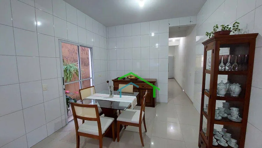 Foto 1 de Casa de Condomínio com 3 Quartos à venda, 210m² em Jardim Ana Estela, Carapicuíba