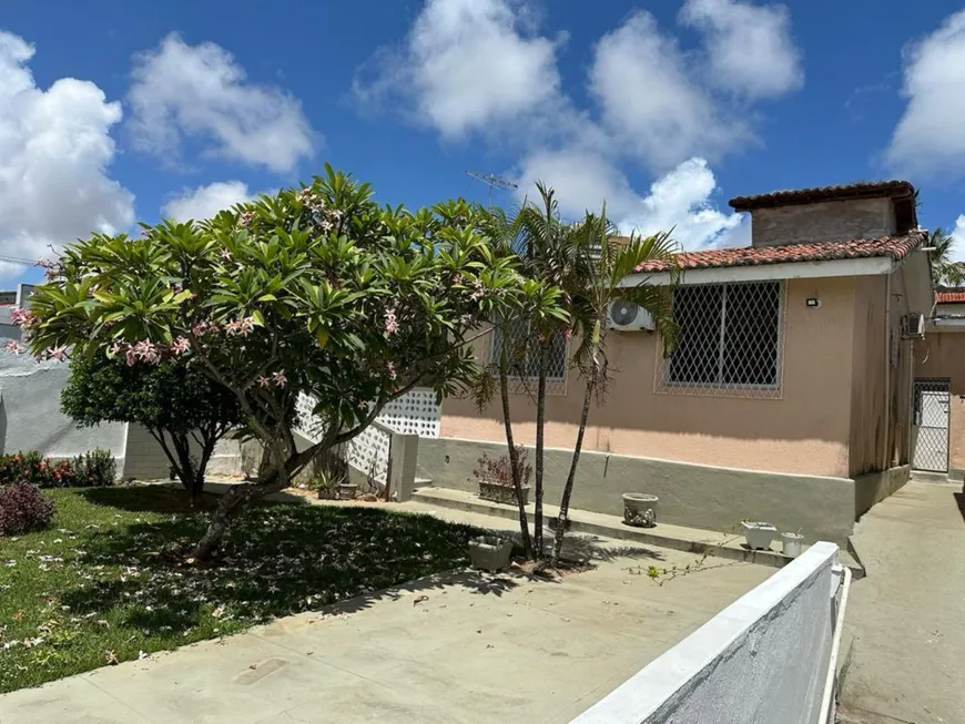 Foto 1 de Casa com 3 Quartos para alugar, 180m² em Capim Macio, Natal