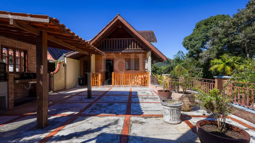 Foto 1 de Casa com 2 Quartos à venda, 250m² em Theodoro de Oliveira, Nova Friburgo