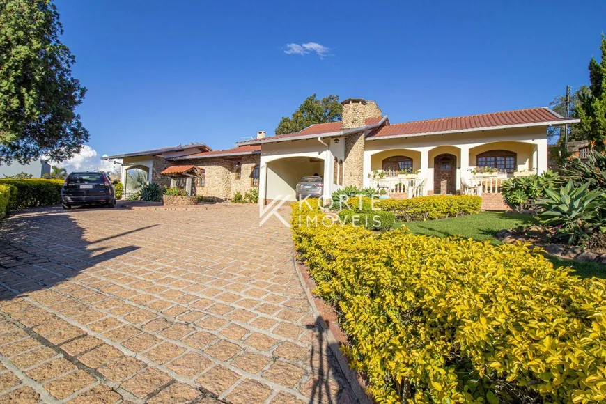 Foto 1 de Casa com 4 Quartos à venda, 400m² em Centro, Agronômica