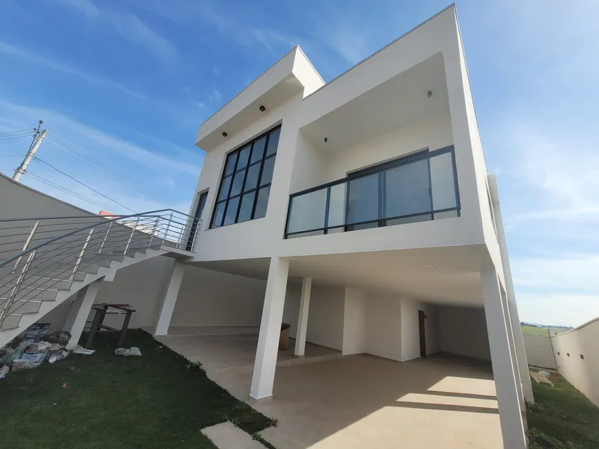 Foto 1 de Casa com 3 Quartos à venda, 266m² em Parque Ibira II, Pouso Alegre
