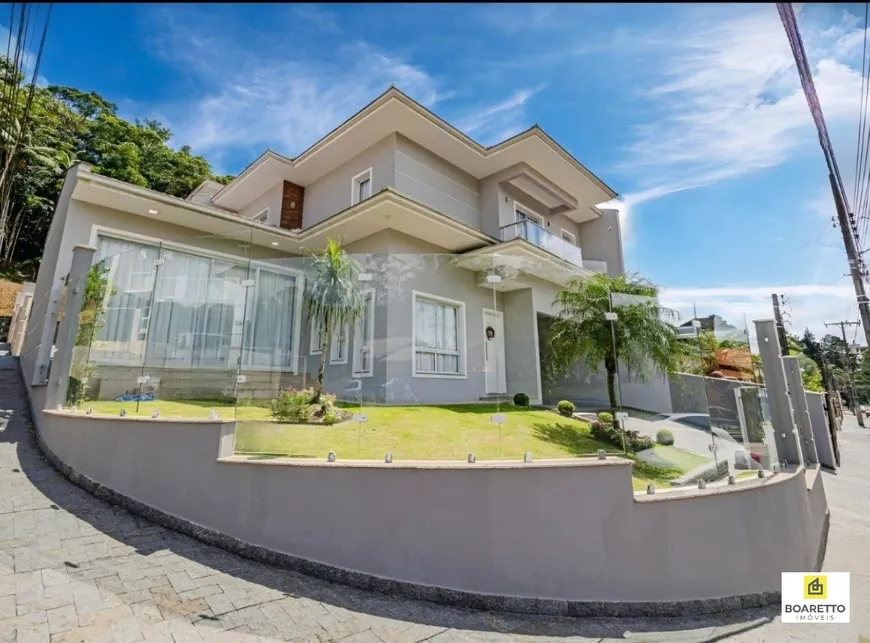 Foto 1 de Casa com 3 Quartos à venda, 185m² em Floresta, Joinville