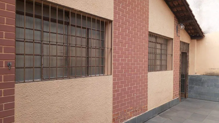 Foto 1 de Casa com 4 Quartos à venda, 180m² em Pedro II, Belo Horizonte