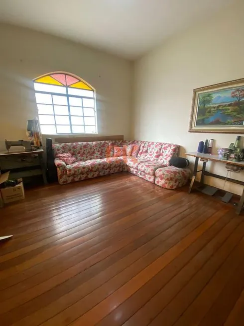 Foto 1 de Casa com 4 Quartos à venda, 243m² em Palmares, Belo Horizonte