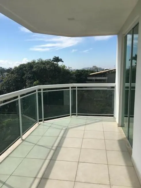 Foto 1 de Apartamento com 2 Quartos à venda, 77m² em Residencial Camping do Bosque, Rio das Ostras