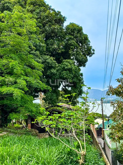 Foto 1 de Lote/Terreno à venda, 950m² em Agronômica, Florianópolis