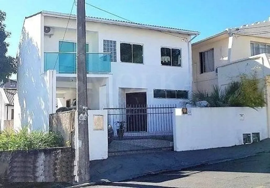 Foto 1 de Casa com 3 Quartos à venda, 218m² em Agronômica, Florianópolis