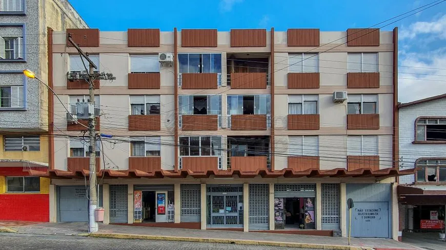 Foto 1 de Apartamento com 2 Quartos à venda, 68m² em Centro, Pelotas