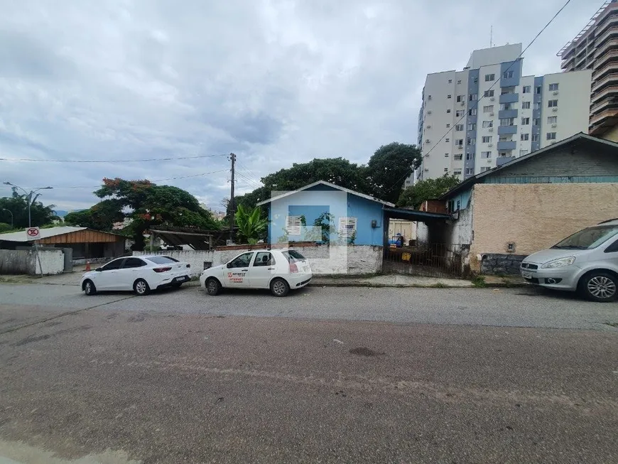 Foto 1 de Lote/Terreno à venda, 300m² em Barreiros, São José