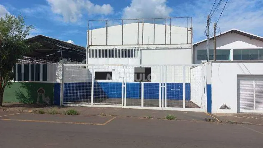 Foto 1 de Galpão/Depósito/Armazém para alugar, 392m² em Minas Gerais, Uberlândia