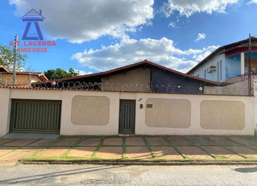 Foto 1 de Casa com 4 Quartos à venda, 220m² em Jardim Panorama, Montes Claros