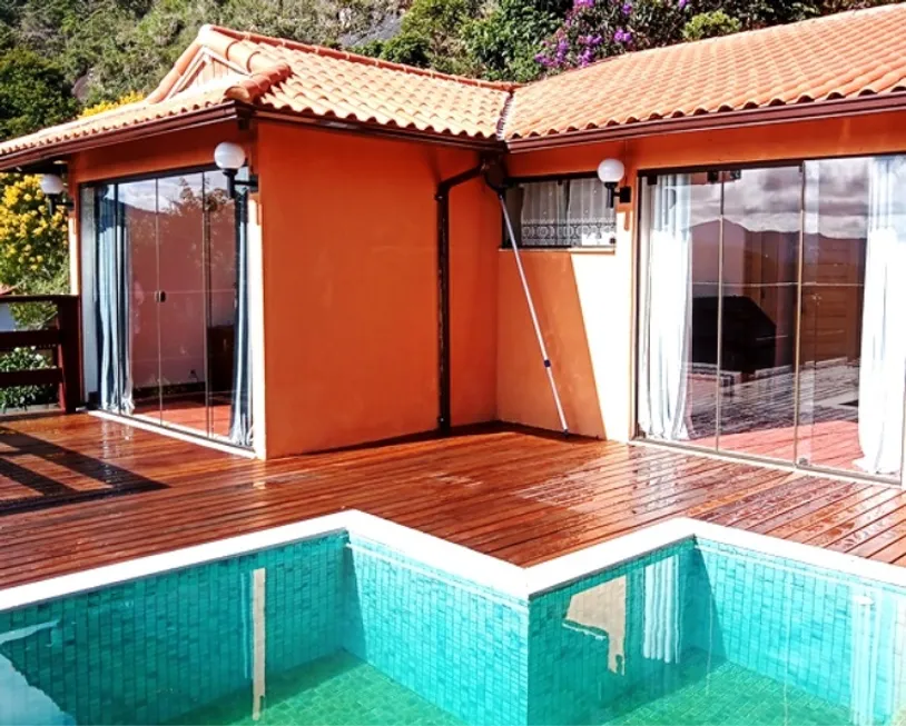 Foto 1 de Casa de Condomínio com 4 Quartos à venda, 150m² em Cuiaba, Petrópolis