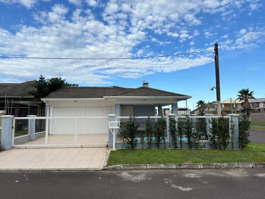 Foto 1 de Casa com 4 Quartos à venda, 161m² em Atlantida Sul, Osório