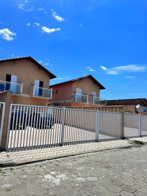 Foto 1 de Casa de Condomínio com 2 Quartos à venda, 65m² em Balneário Gaivota, Itanhaém