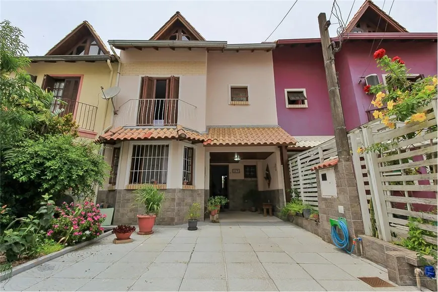 Foto 1 de Casa de Condomínio com 3 Quartos à venda, 162m² em Guarujá, Porto Alegre