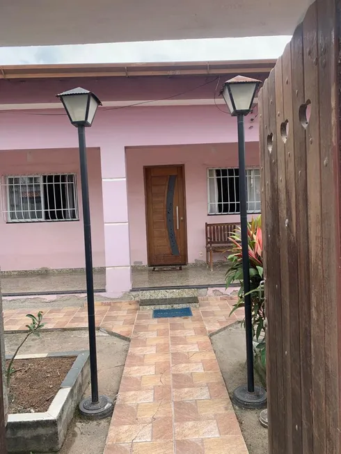 Foto 1 de Casa com 3 Quartos à venda, 100m² em Colubandê, São Gonçalo