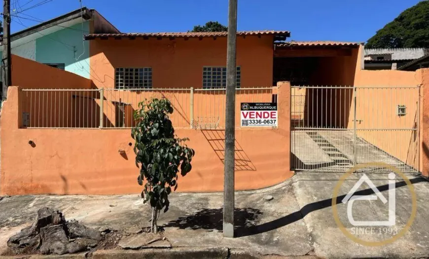 Foto 1 de Casa com 2 Quartos à venda, 73m² em Parigot de Souza II, Londrina