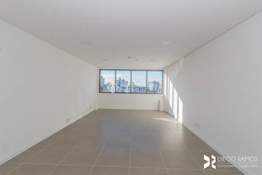 Foto 1 de Sala Comercial para alugar, 39m² em Cristo Redentor, Porto Alegre