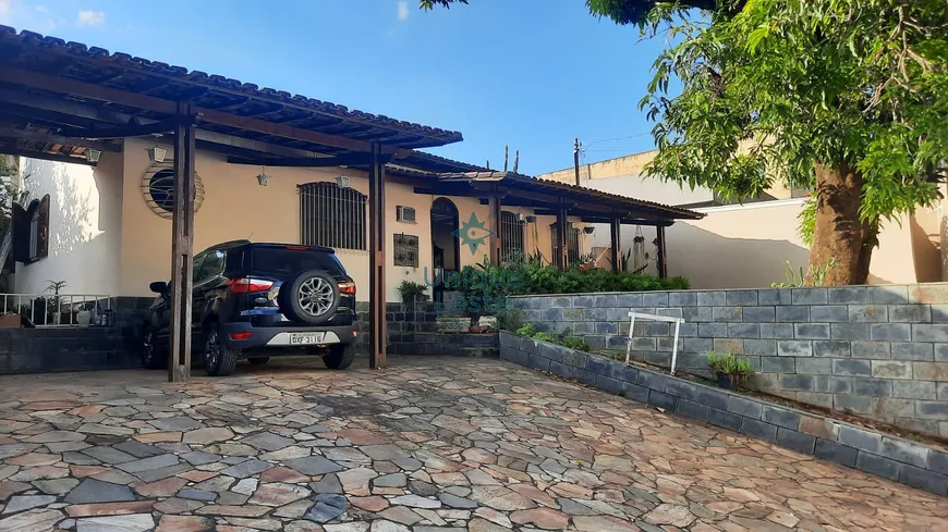 Foto 1 de Casa de Condomínio com 4 Quartos à venda, 354m² em Horto Florestal, Belo Horizonte