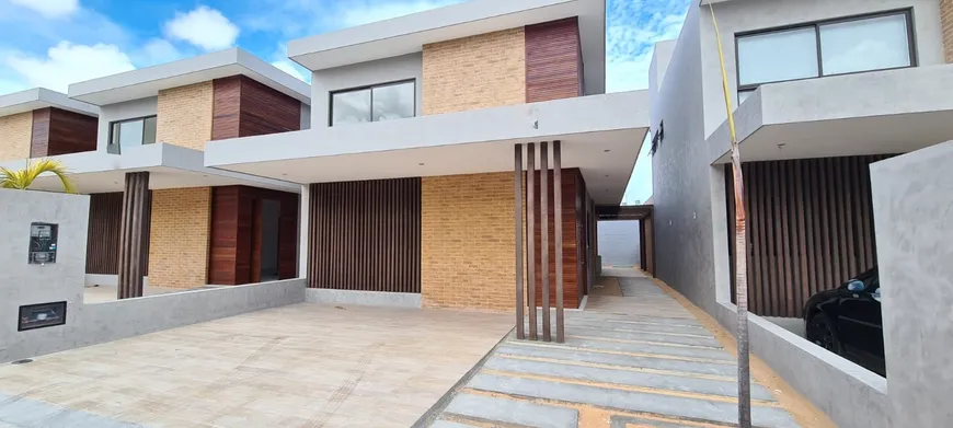 Foto 1 de Casa com 3 Quartos à venda, 125m² em Ponta Negra, Natal