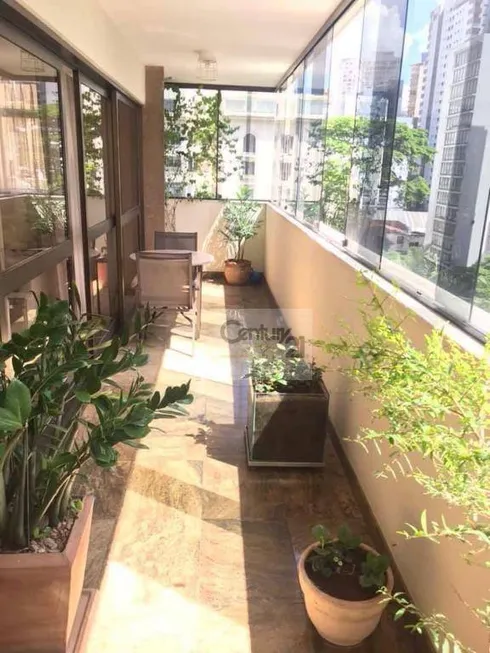 Foto 1 de Apartamento com 4 Quartos à venda, 250m² em Santa Cecília, São Paulo