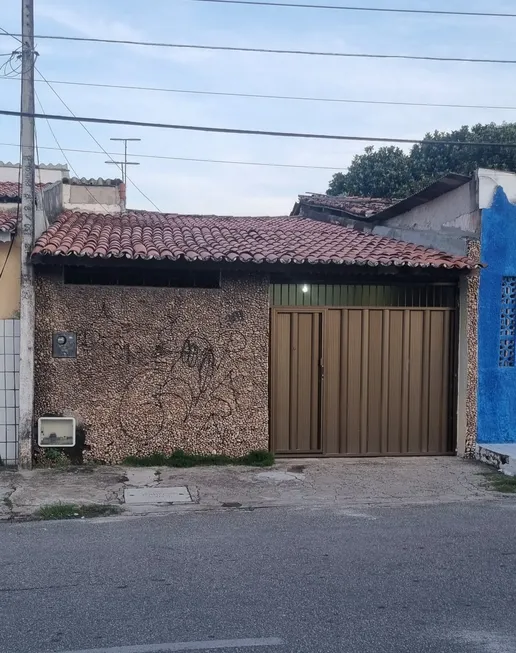 Foto 1 de Casa com 2 Quartos à venda, 110m² em Itaperi, Fortaleza