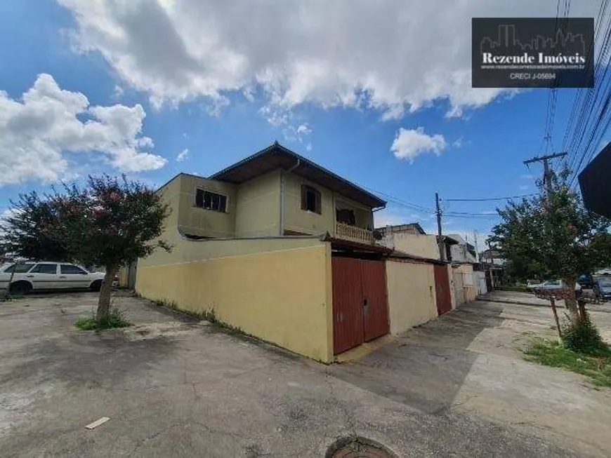 Foto 1 de Sobrado com 6 Quartos à venda, 150m² em Campo Comprido, Curitiba