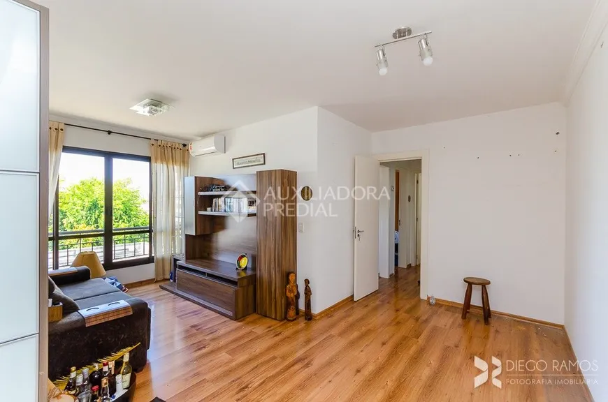 Foto 1 de Apartamento com 3 Quartos à venda, 69m² em São Geraldo, Porto Alegre