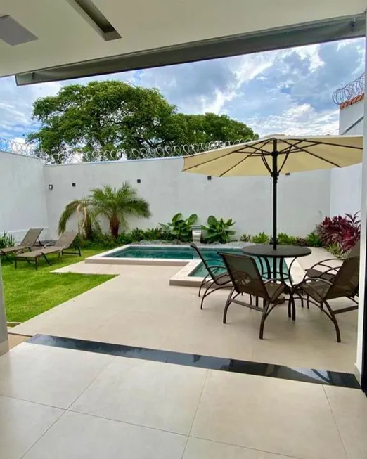 Foto 1 de Casa com 3 Quartos à venda, 189m² em Jardim Karaíba, Uberlândia