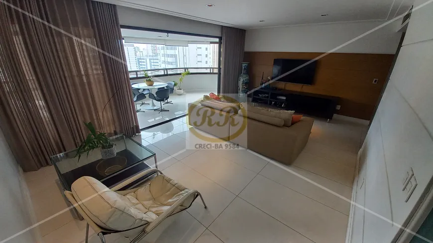 Foto 1 de Apartamento com 4 Quartos para alugar, 186m² em Loteamento Aquarius, Salvador