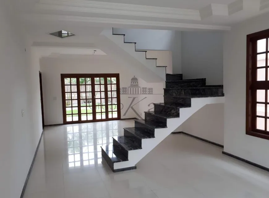 Foto 1 de Casa de Condomínio com 5 Quartos à venda, 360m² em Loteamento Villa Branca, Jacareí