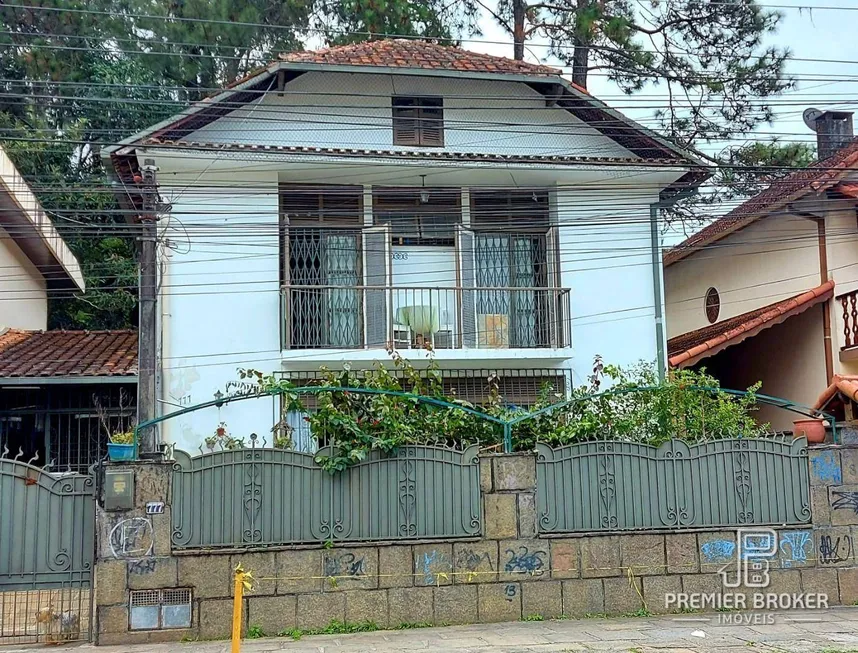 Foto 1 de Casa de Condomínio com 4 Quartos à venda, 174m² em Alto, Teresópolis