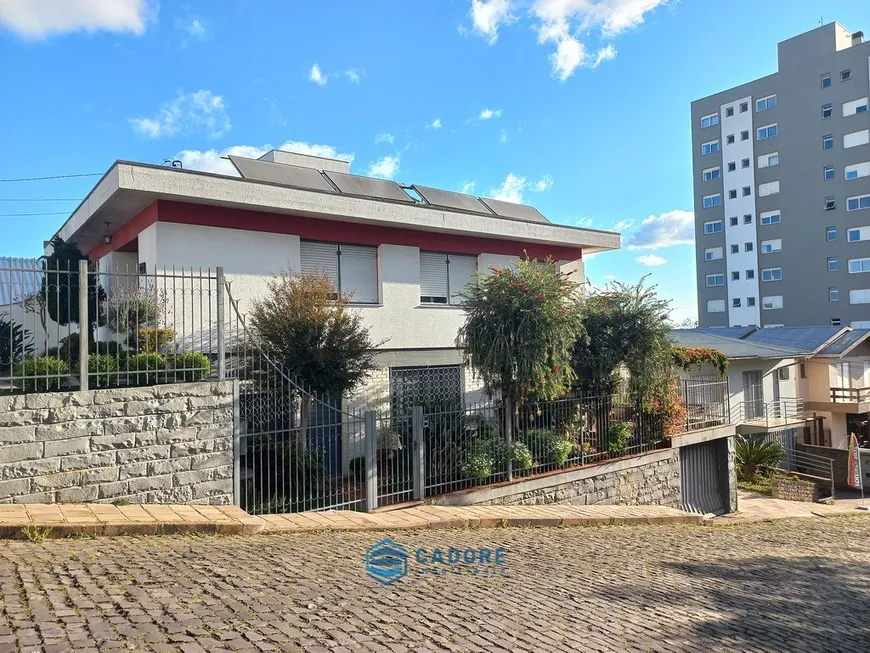 Foto 1 de Imóvel Comercial com 1 Quarto para alugar, 150m² em Rio Branco, Caxias do Sul