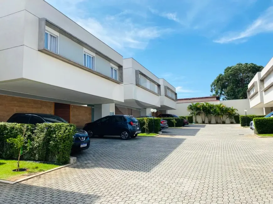 Foto 1 de Casa de Condomínio com 4 Quartos à venda, 185m² em Interlagos, São Paulo