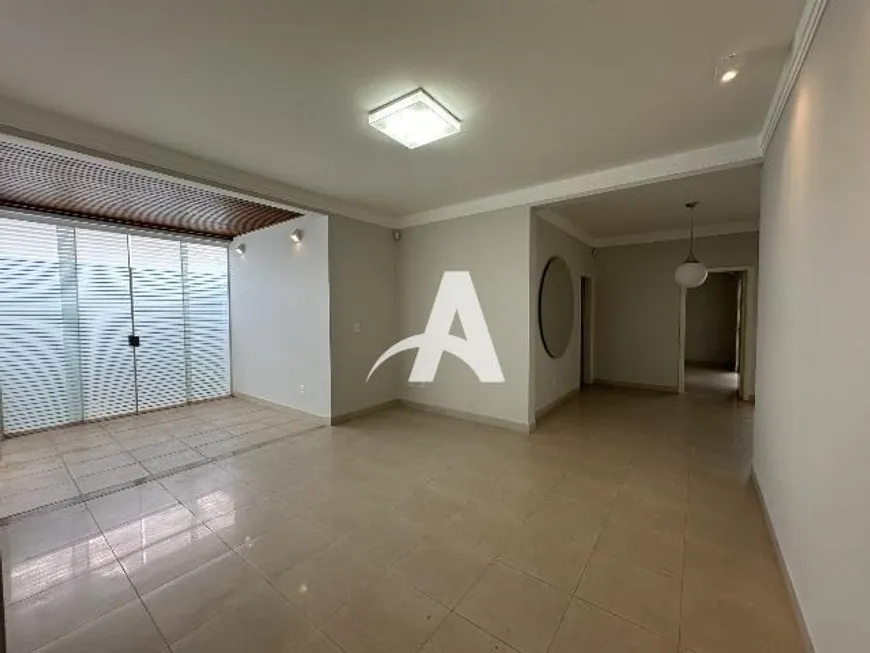 Foto 1 de Casa com 4 Quartos para alugar, 277m² em Jardim Colina, Uberlândia