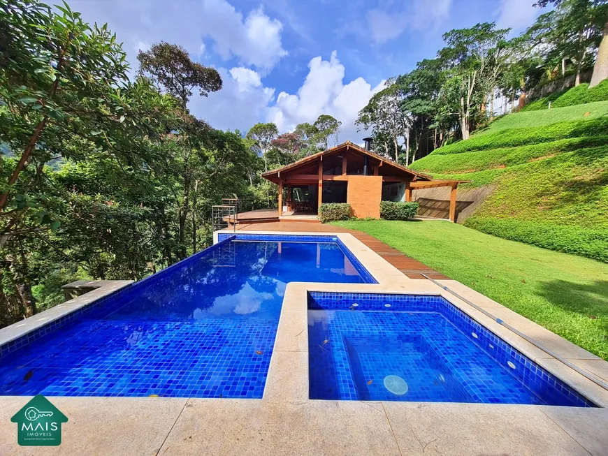 Foto 1 de Casa com 4 Quartos para alugar, 200m² em Araras, Petrópolis